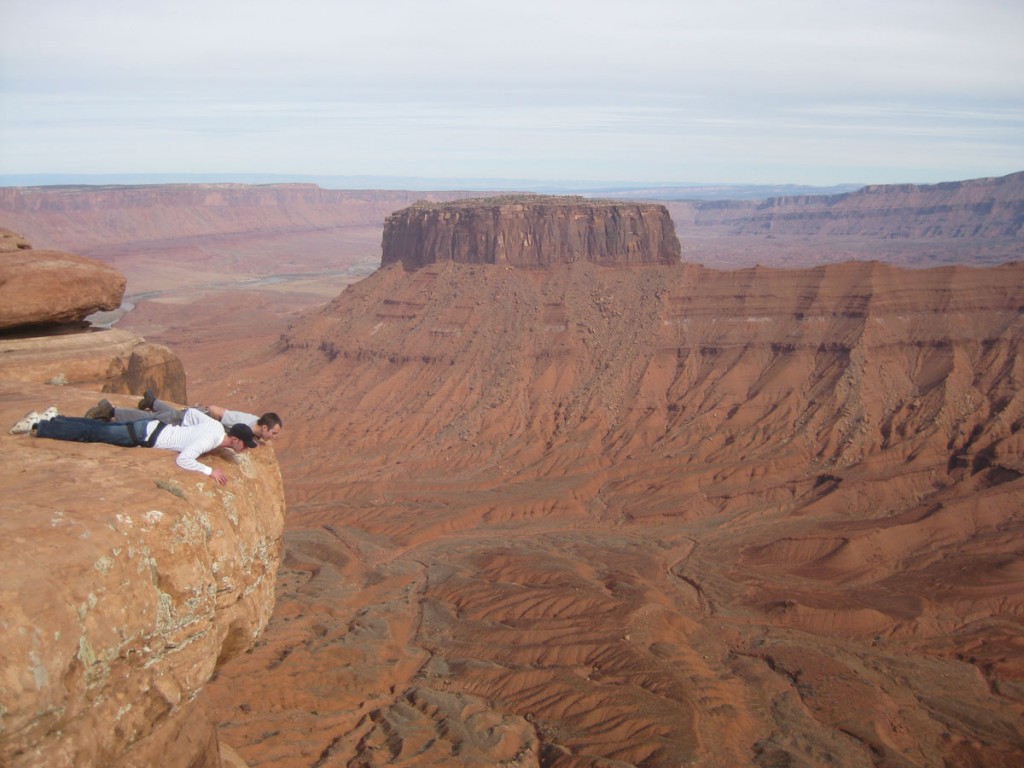 Spencer and Russ looking over the edge, with hundreds of feet of nothingness below them.